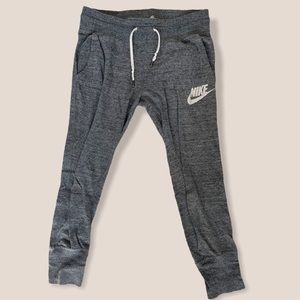 Nike Cropped Joggers